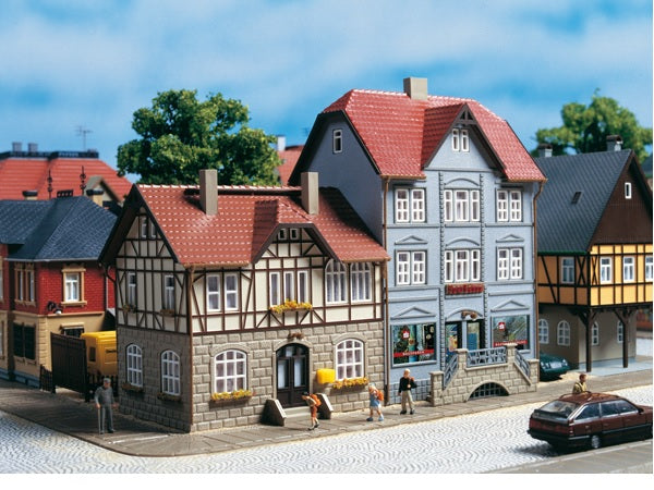 12346 Auhagen 1:100 Bahnhofstrasse # 9/11 (Station street # 9/11