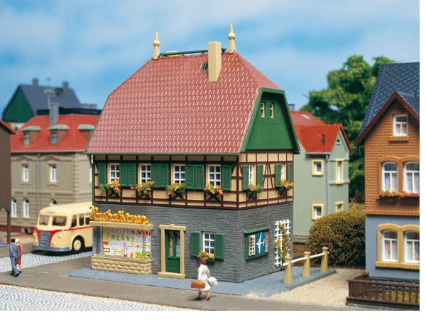 12347 Auhagen 1:100 House with shop
