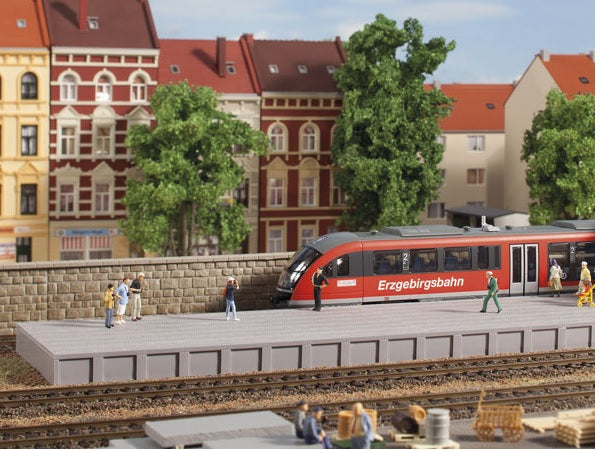 41634 Auhagen HO Platform without roof. 336mm long. Extends Auha