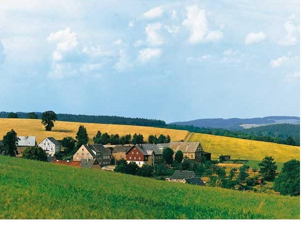 42508 Auhagen HO Background mural depicting Wolkenstein in the I