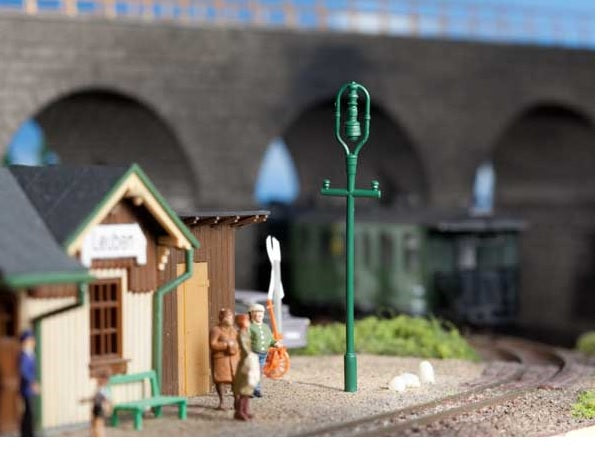 42637 Auhagen HO 8 Victorian platform lamps