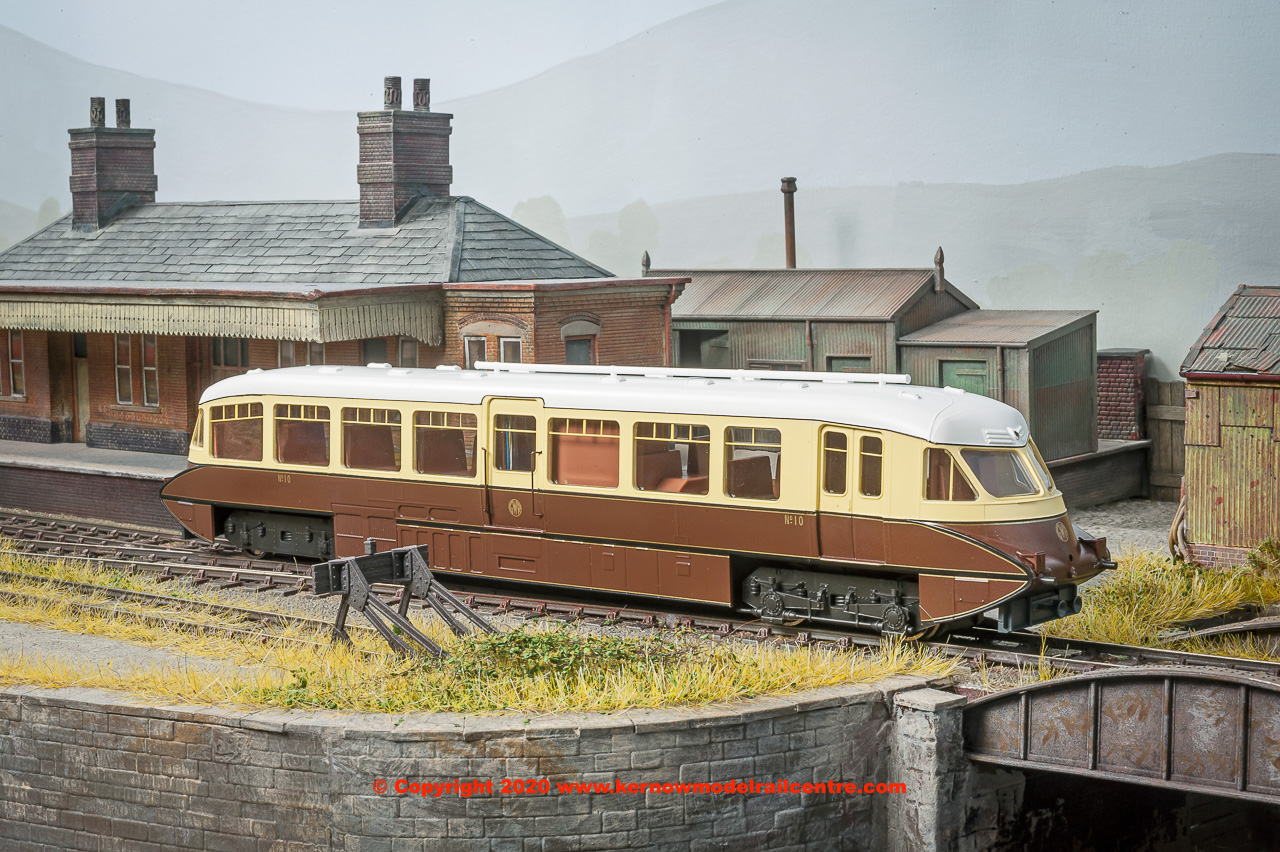 4D-011-006 WSL Dapol Streamlined Railcar number 10 in GWR