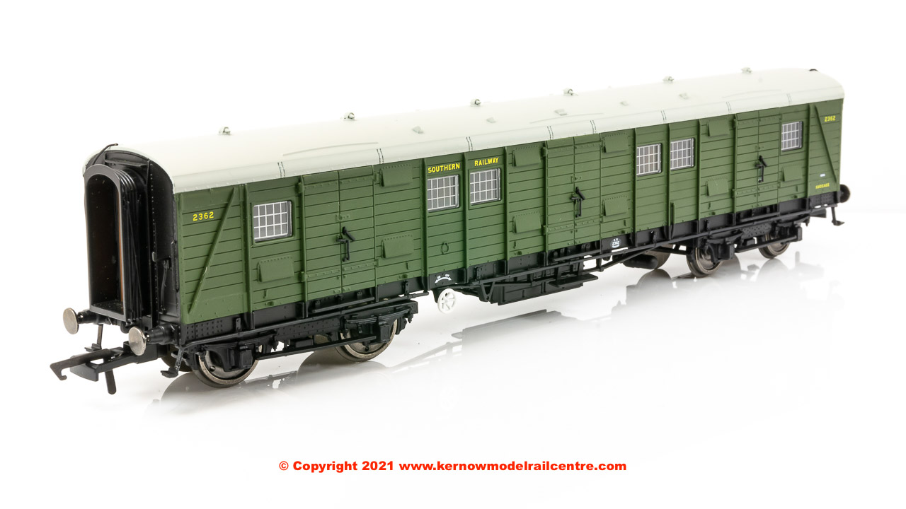 R60020 Hornby Bogie Luggage Van - 2362 - SR Olive Green livery