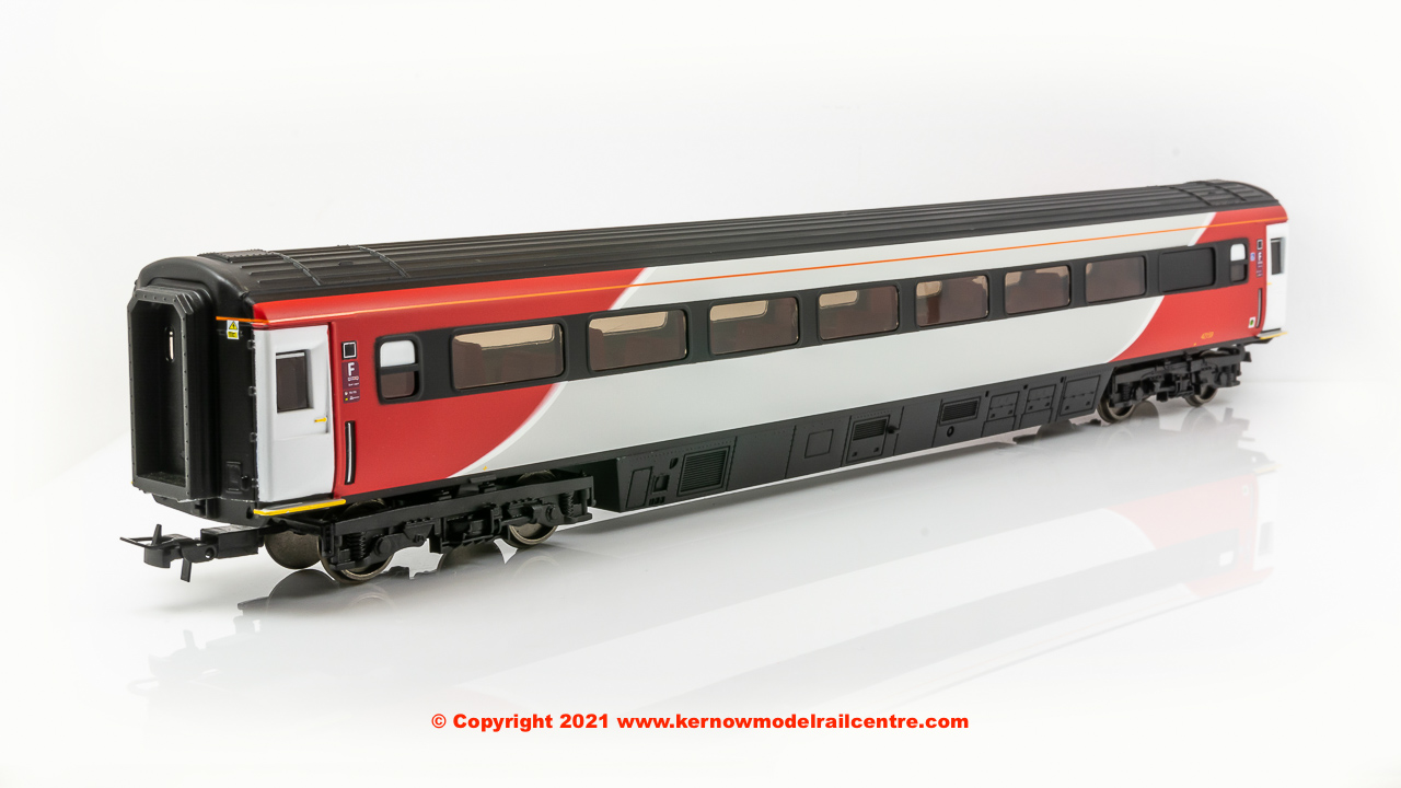 R4930B Hornby BR Mk3 Trailer Standard Coach LNER Image