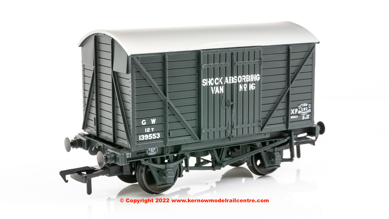 GWR 12 Ton Shock Van Planked Ends GWR GWR 12 Ton Shock Van Planked Ends GWR