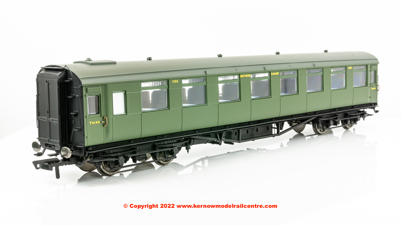 R40030A Hornby Maunsell 3rd Class Dining Saloon Coach 7867 image