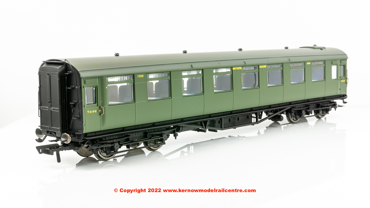 SR Maunsell 3rd Class Dining Saloon 1366 - Era 3 SR Maunsell 3rd Class Dining Saloon 1366 - Era 3