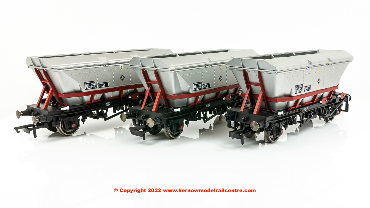 PACK OF 3 WEATHERED HAA HOPPER WAGONS BLUE GREY BOXED HORNBY 00 GAUGE R6429 