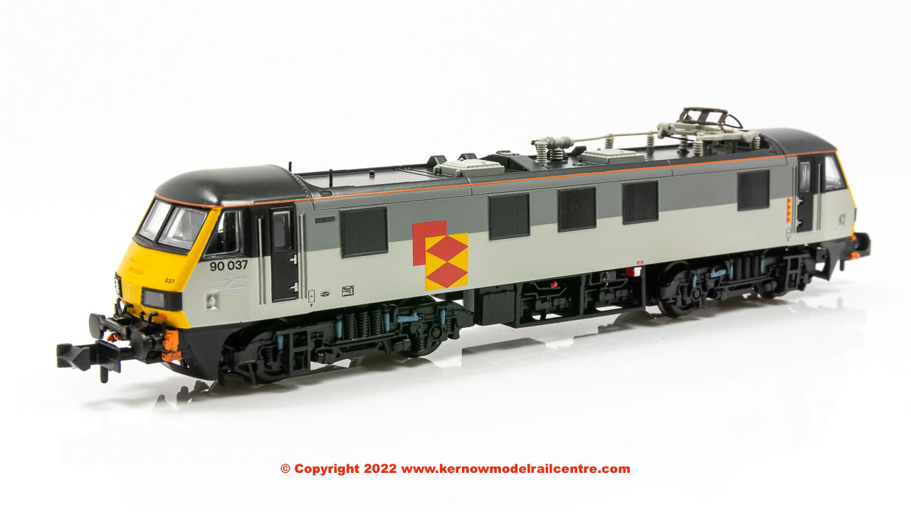 371-781SF Graham Farish Class 90 Electric Locomotive 90 037 Railfreight Image