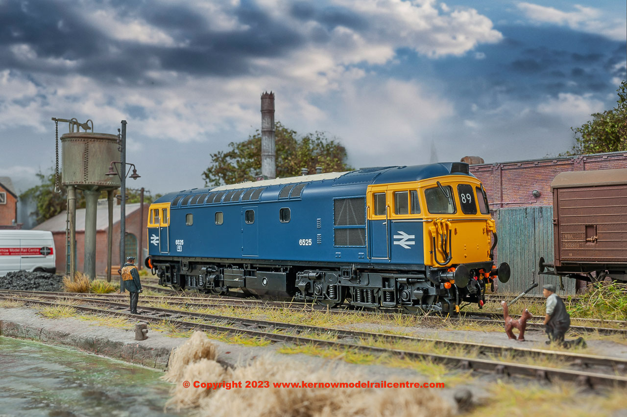 3367 Heljan Class 33/1 Diesel Locomotive number 6525 in BR Blue