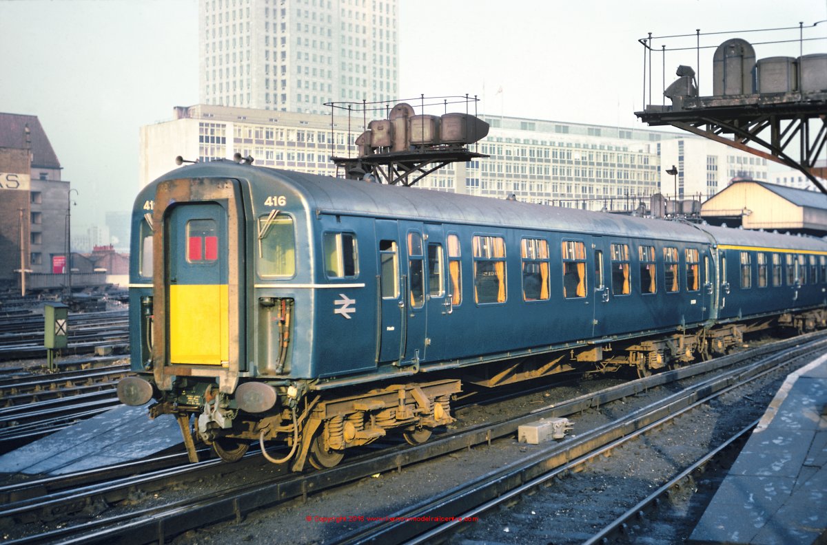 32-640Z Bachmann Class 438 4-TC Unit number 416 in BR Blue livery with small yellow warning panel