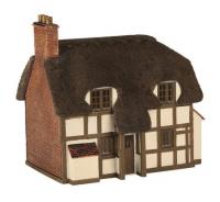 42-0019 Graham Farish Scenecraft Thatched Cottage