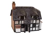 42-0019A Graham Farish Scenecraft Thatched Cottage - Black & Whi