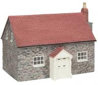 44-0132 Bachmann Scenecraft Wigmore Farmhouse