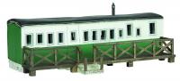 44-0150G Bachmann Scenecraft Holiday Coach Green and White