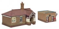 44-090C Bachmann Scenecraft Sheffield Park Waiting Room with Toilet - Crimson and Cream