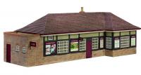 44-1013A Bachmann Scenecraft Rural Station - Maroon & Cream