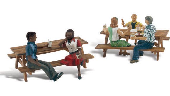 A1939 Woodland Scenics Scenic Accents Figures - Outdoor Dining