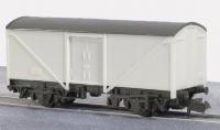 KNR-9 Peco Box Van Parcels and Fish Wagon Kit