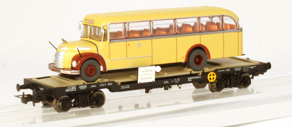 L235783 Liliput Flat Wagon with road coach load image