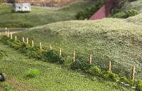 LX056 Scale Model Scenery kit 4ft Post & Wire Fencing