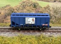 NR63P Peco Grain Hopper Wagon - Johnnie Walker
