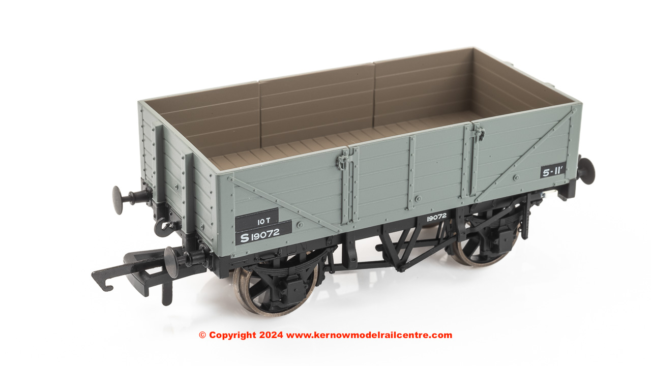 SB009N SR Diagram 1364 5 plank open wagon BR Grey IoW Image