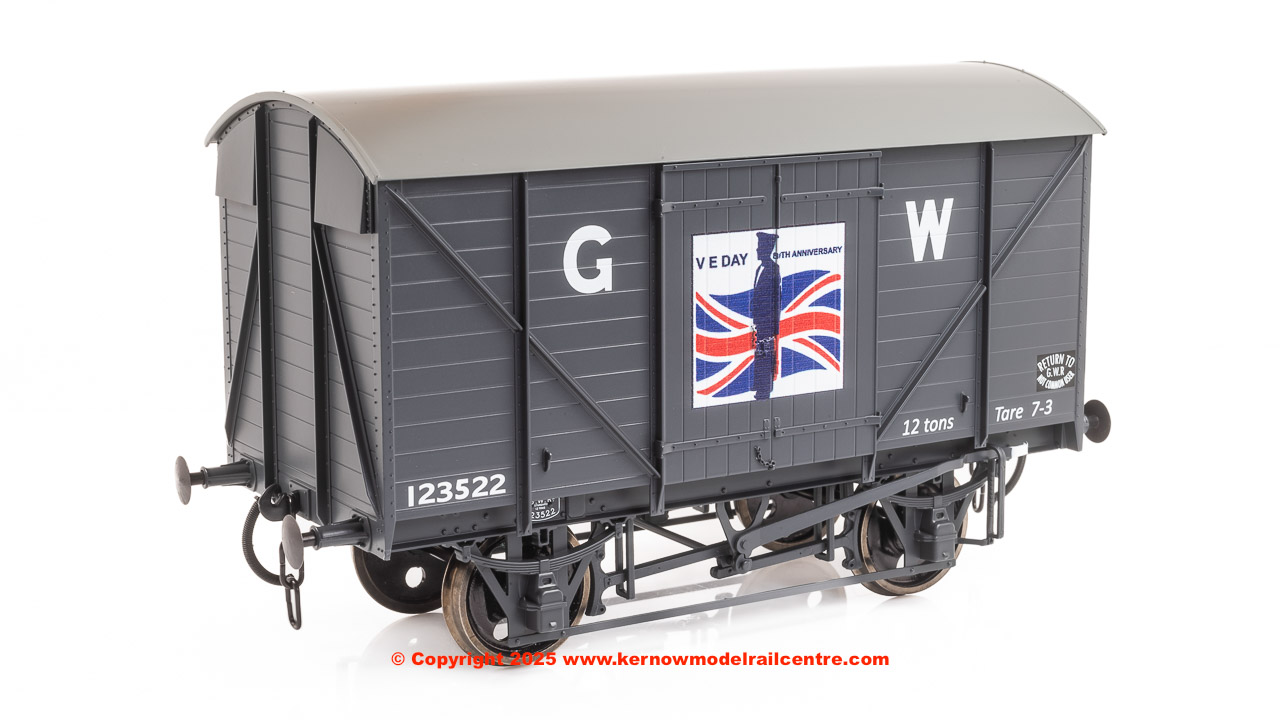 7F-066-010 Dapol GW Standard Van VE Day 80th Anniversary Image