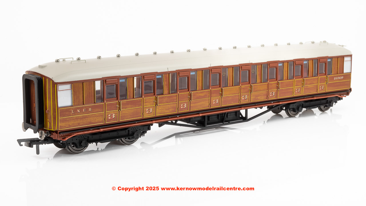 R40453 Hornby Gresley Teak 3rd Class Coach Image