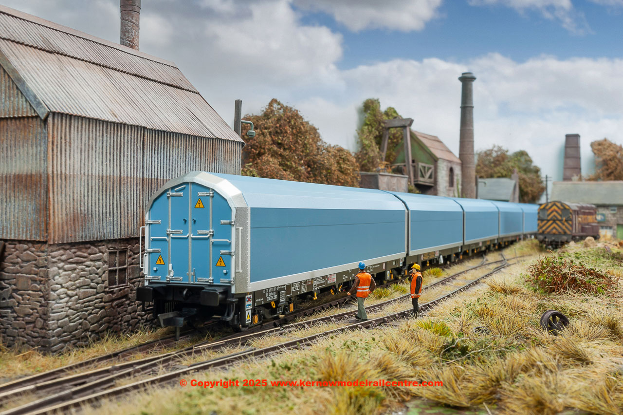 RT-OO-WIA-401A Revolution Trains Car Carrier 5 vehicle set Image