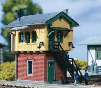 Auhagen N scale Crossing keepers house kit 
