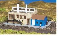 45902 Bachmann Plasticville Factory Assembled Factory With Accessories.